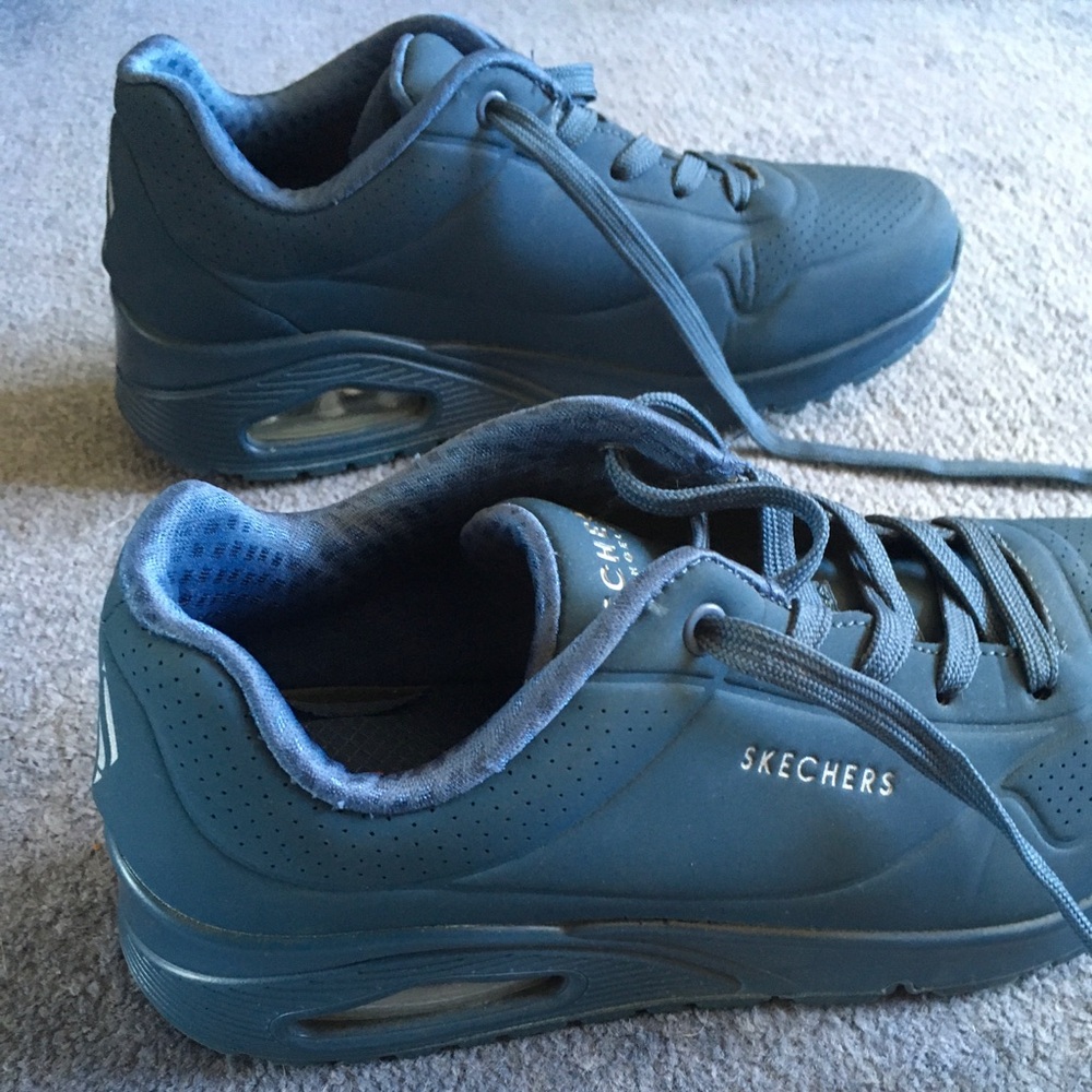 Skechers Women’s Uno Stand on Air Sneaker